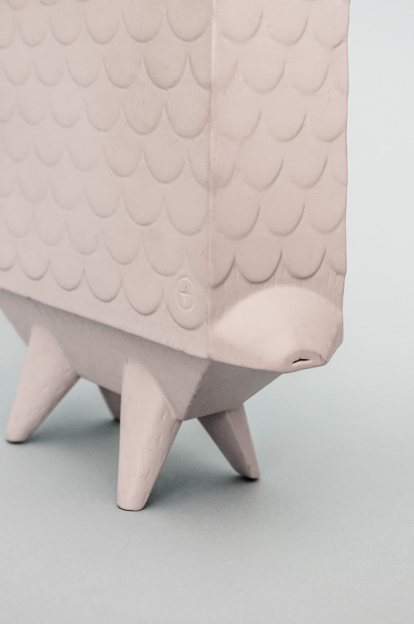 Roster Lizard Ceramic Object