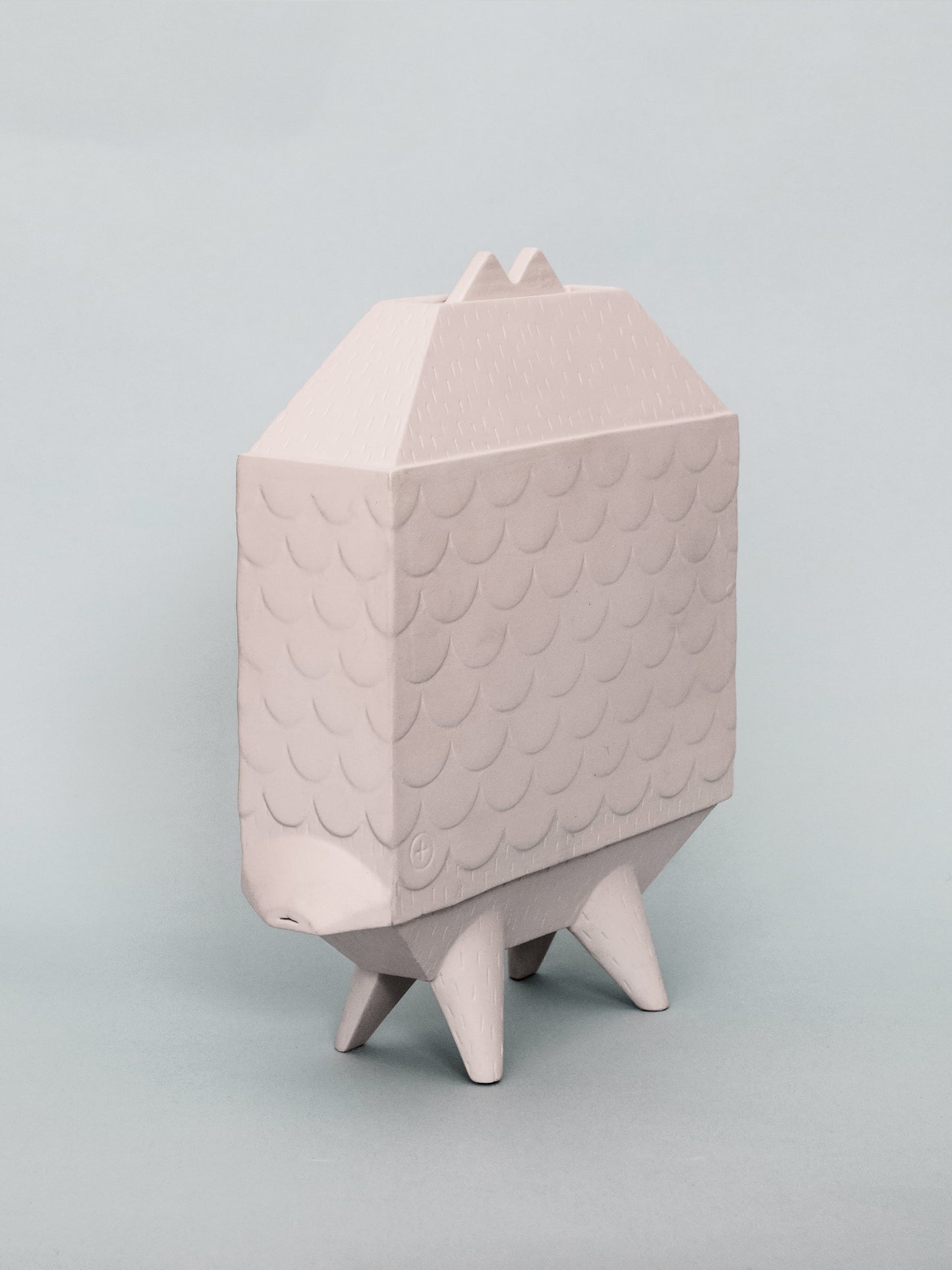 Roster Lizard Ceramic Object