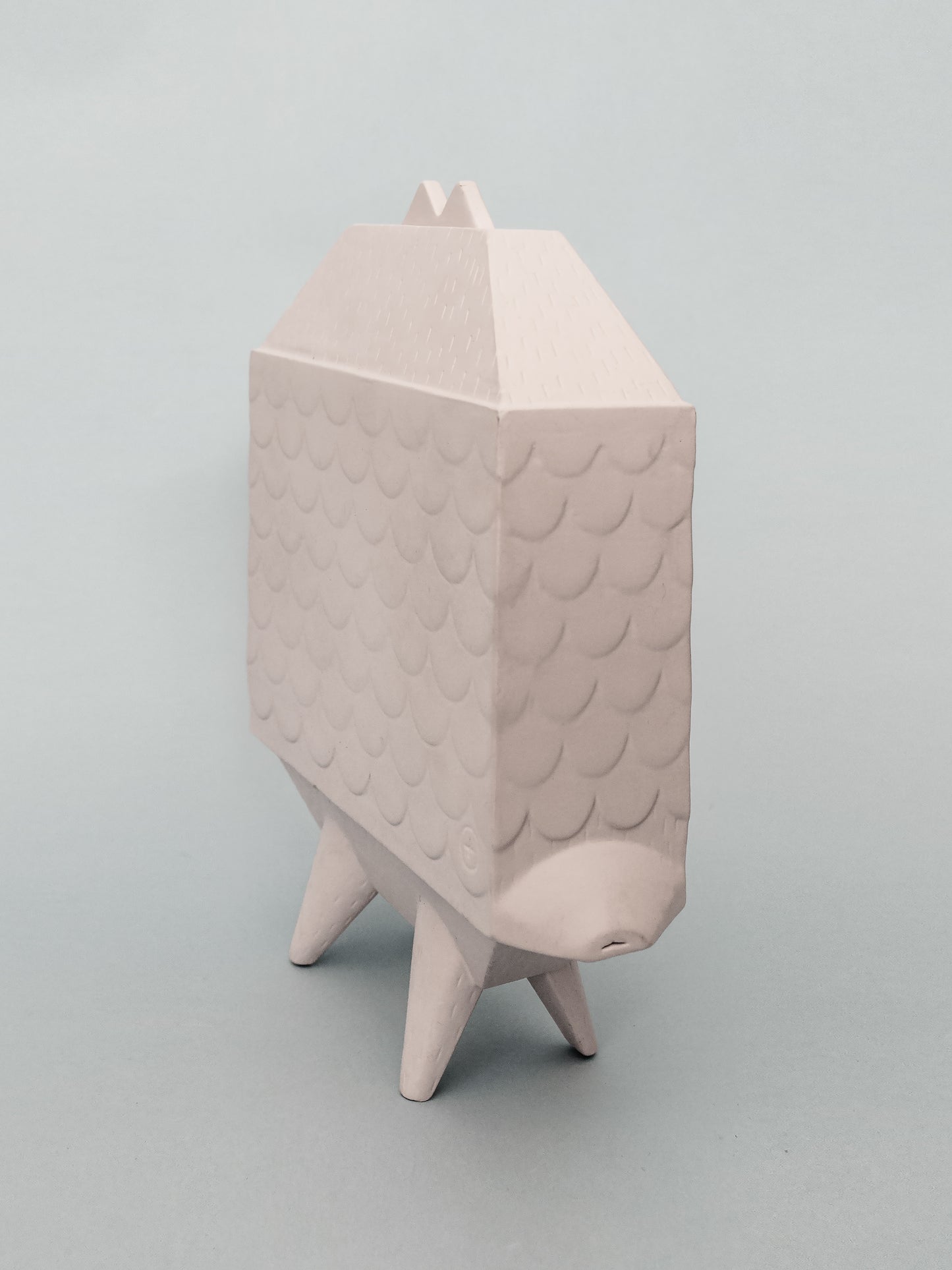 Roster Lizard Ceramic Object